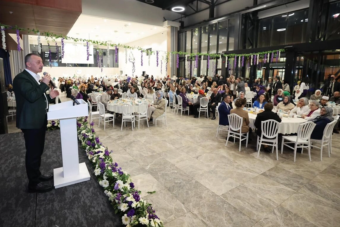 Kocaeli'de kadınlar iftarda buluştu